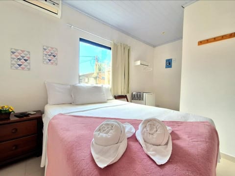 Bed, Photo of the whole room, air conditioner