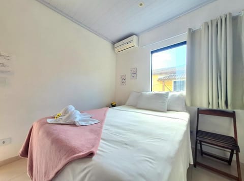 Bed, Photo of the whole room, Bedroom, air conditioner