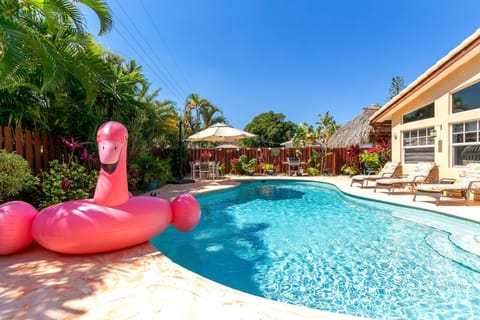 LUX 4 Bedrooms Private HTD Salt Water Pool With Concierge Service House in Deerfield Beach