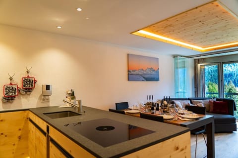 Kitchen or kitchenette, Dining area, kitchen