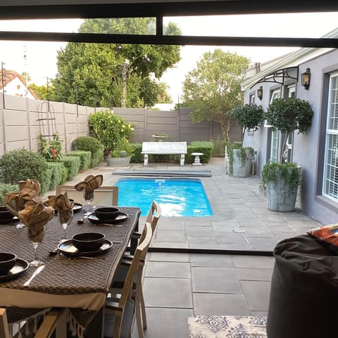 Patio, Day, BBQ facilities, BBQ facilities, Garden, Dining area, Garden view, Pool view, Swimming pool