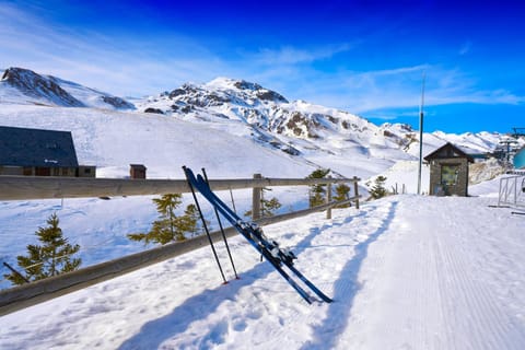 Ski School, Skiing