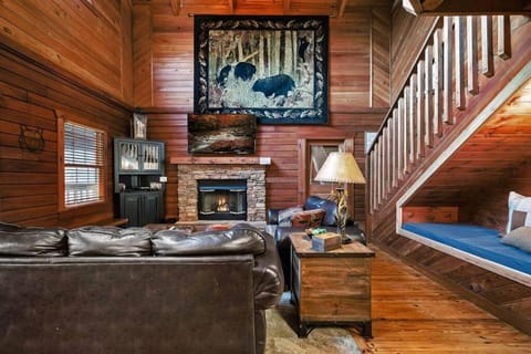 Mama Bear's Retreat Chalet in Sevierville