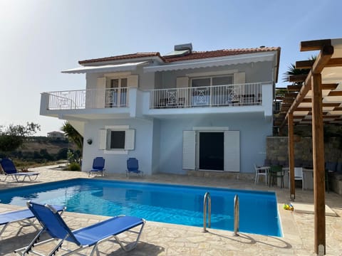 Property building, Balcony/Terrace, Pool view