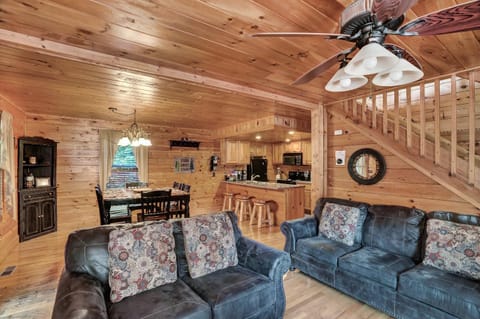 Living room, Seating area, Dining area, kitchen