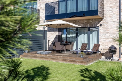 Property building, Patio, Balcony/Terrace