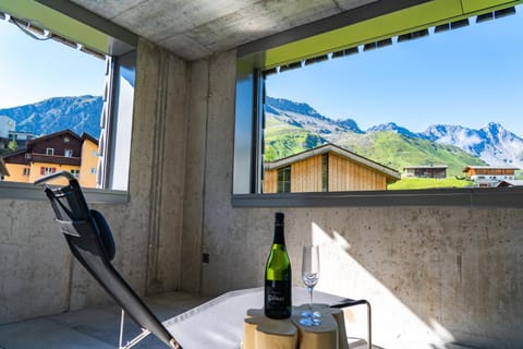 Balcony/Terrace, Mountain view