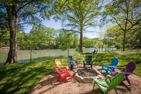 Hondo's River Haus RR 1300 House in Canyon Lake