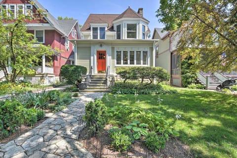 Classic Oak Park Home, 11 Mi to Downtown Chicago! Haus in Oak Park