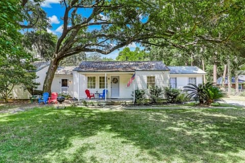 Humbly Happy on Hope Isle-Island Feel-Large Yard-Private House in Savannah