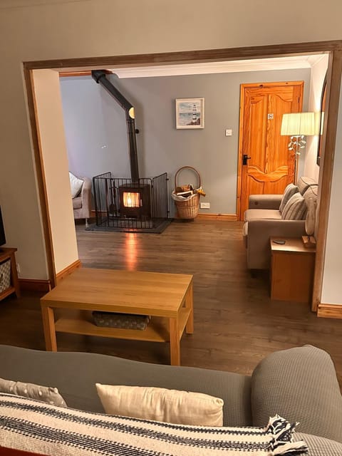 Detached 3 Bed Cottage Mountain Views- Pets Wifi House in Wales