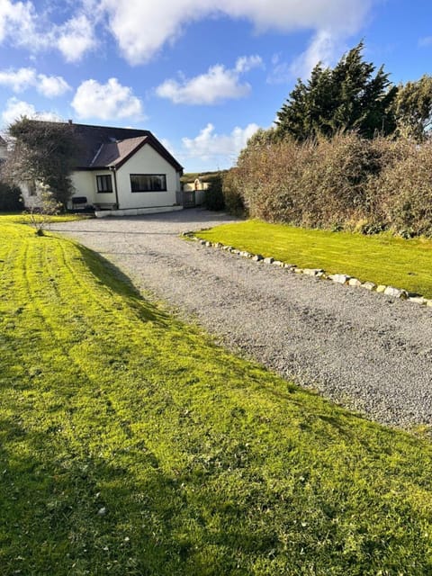 Detached 3 Bed Cottage Mountain Views- Pets Wifi House in Wales