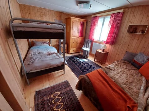 Bed, Photo of the whole room, bunk bed