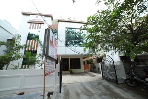 Royal Home Stay deluxe Room Villa in Tirupati