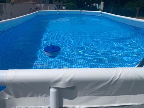 Gîte zooval 9 personnes, piscine, à 5 min du zoo de Beauval House in Centre-Val de Loire