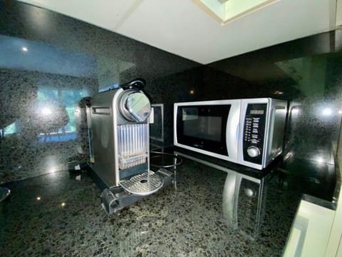 Coffee/tea facilities, minibar, kitchen, kitchen