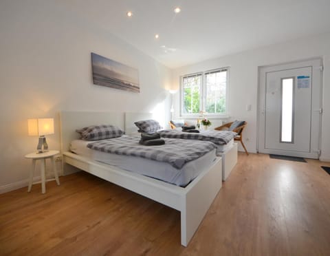 Bed, Photo of the whole room, Seating area, Bedroom