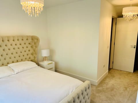 SEC HYDRO Executive Triplex Townhouse, Glasgow City Central, 3 Bedrooms/3 Bathrooms, 1 Living room/kitchen, 3 Floors, Master Bed's TERRACE, Main door, Garden, (Gym/Sauna/Steam/Indoor Swimming Pool Access), Parking - By CALA Homes House in Glasgow