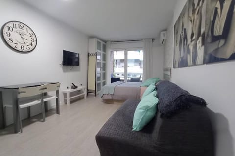 Apartamento con piscina a 2 minutos de la playa!!! Apartment in Lloret de Mar