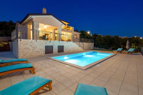 Property building, Pool view, Swimming pool