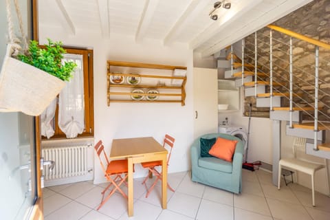 Decorative detail, Seating area, Dining area