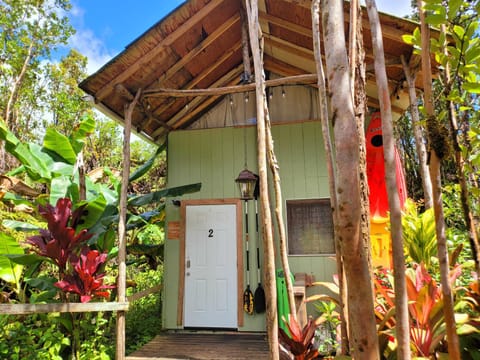 #2 cabin in Volcano with Private kitchen&bathroom Chambre d’hôte in Fern Forest