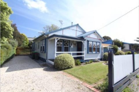 Lighthouse Retreat - Pet Friendly Free Wifi House in Apollo Bay