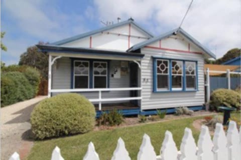 Lighthouse Retreat - Pet Friendly Free Wifi House in Apollo Bay