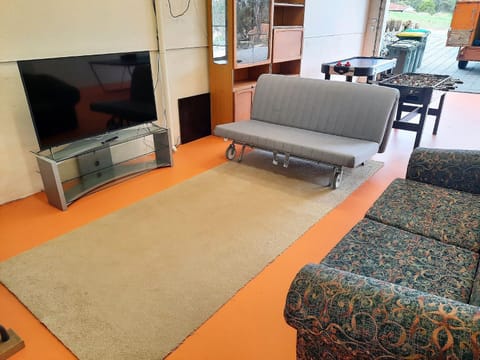 Communal lounge/ TV room, TV and multimedia, Seating area, Evening entertainment