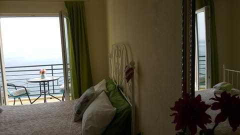 Bed, Sea view