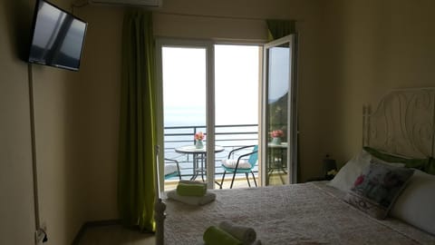 Bed, View (from property/room), Balcony/Terrace, Sea view