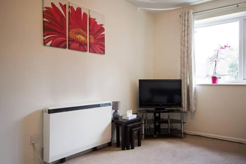 1 bedroom, self check-in, central and quiet apartment up to 4 in Newbury Apartment in Newbury