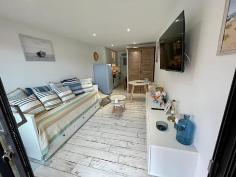 Communal lounge/ TV room, Bed, TV and multimedia, View (from property/room), Living room, Seating area, Bedroom