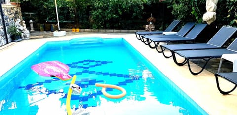 Pool view, Swimming pool, sunbed