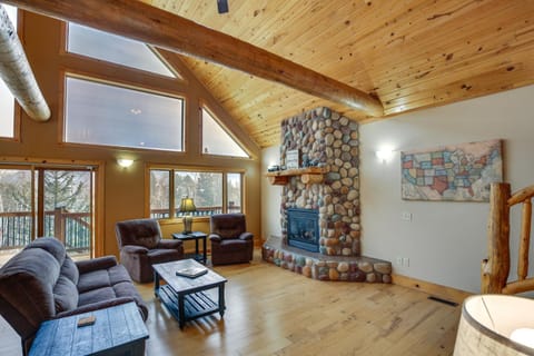 Spacious Terry Peak Cabin Less Than 1 Mi to Ski Lift Maison in North Lawrence