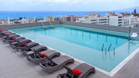 Pool view, Swimming pool, sunbed