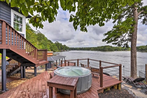Waterfront Gem on Lake Sinclair with Boat Dock! Casa in Lake Sinclair