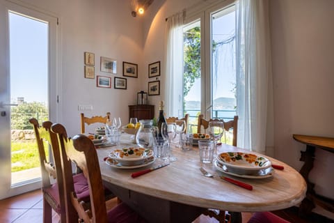 Dining area, Food
