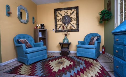 Day, Living room, Decorative detail, Seating area