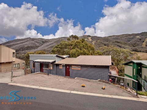 Property building, Mountain view, Parking