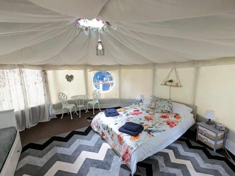 Property building, Bed, Bedroom