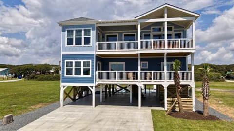 A Perfect Landing House in Oak Island