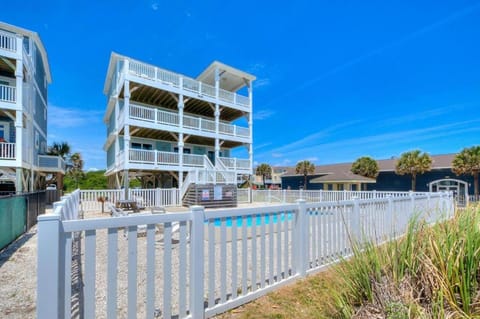 Current Sea House in Oak Island