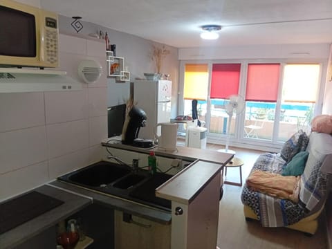 studio meublé ensoleillé fibre Bouygues Apartment in Nimes