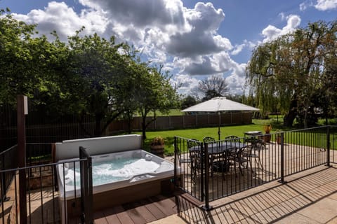 Patio, Garden, Hot Tub, Balcony/Terrace