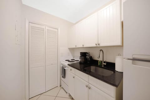 Beach Apart By Pmi Unit 4 Apartment in Riviera Beach