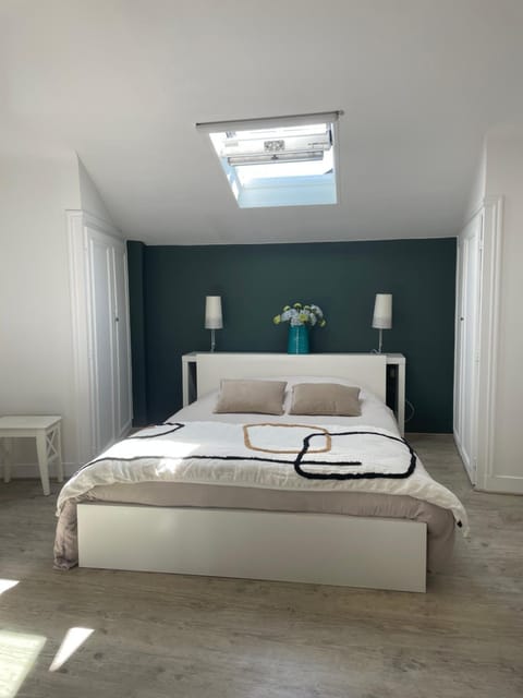 Bed, Photo of the whole room