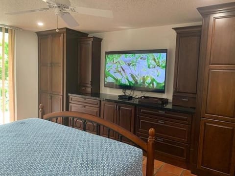 Beautifully Renovated Summer of 2020 Come and enjoy this lovely unit Condo in Key West