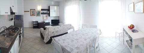 Kitchen or kitchenette, Living room, Dining area