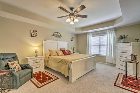 Macon Townhome with Patio, 5 Miles to Downtown! Maison in Macon